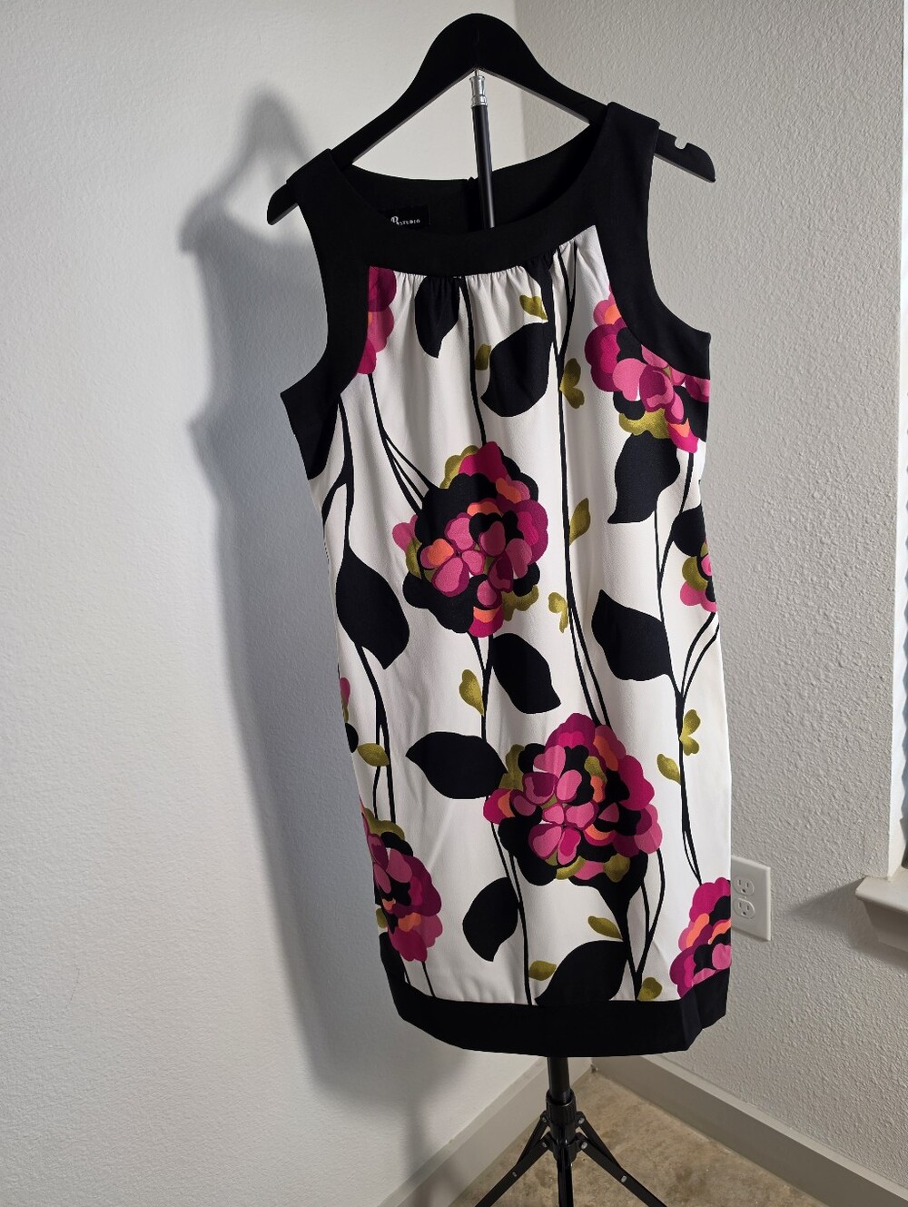 AB Studio Floral Sheath Dress Black Pink White Size 10 Sleeveless Career Party
